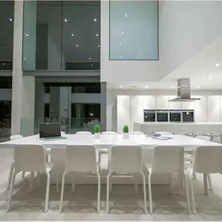 Sleeps 12 Pool Air Con Wifi * Benfarras